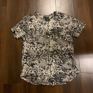 PacSun Camo and splatter tee